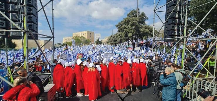 "צעדת השפחות" בירושלים, במסגרת המחאה על ההפיכה המשפטית