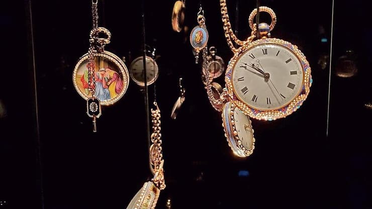 השעונים הגנובים ממוזיאון האיסלאם