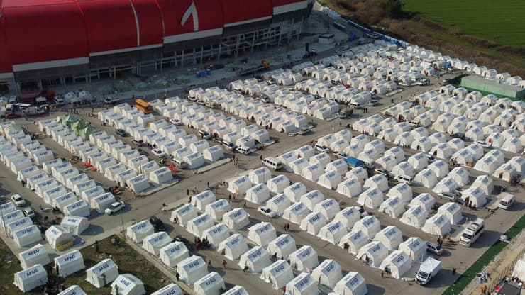 אוהלים מחוז הטאי דרום טורקיה אחרי רעידת ה אדמה