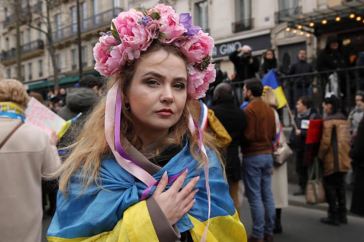 צרפת פריז הפגנה למען אוקראינה