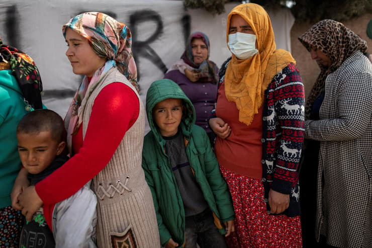טורקיה מחוז הטאי רעידת אדמה עקורים בתור ל סיוע