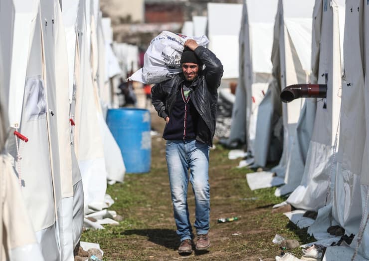 טורקיה מחוז הטאי רעידת אדמה מחנה אוהלים ל עקורי הרעש