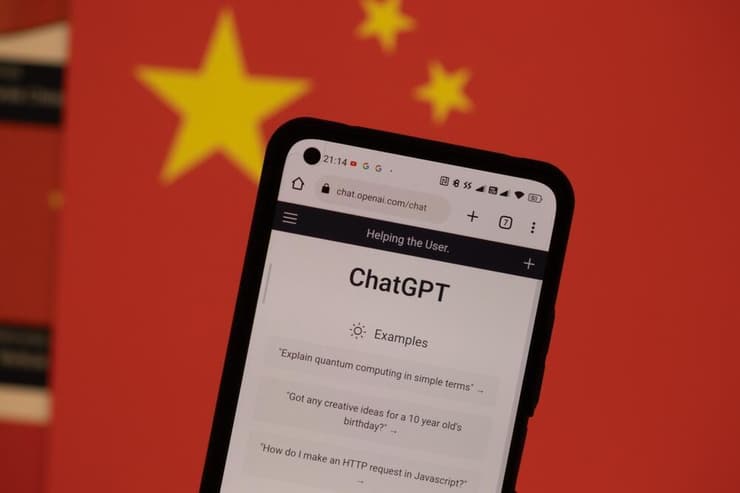 ChatGPT על רקע דגל סין