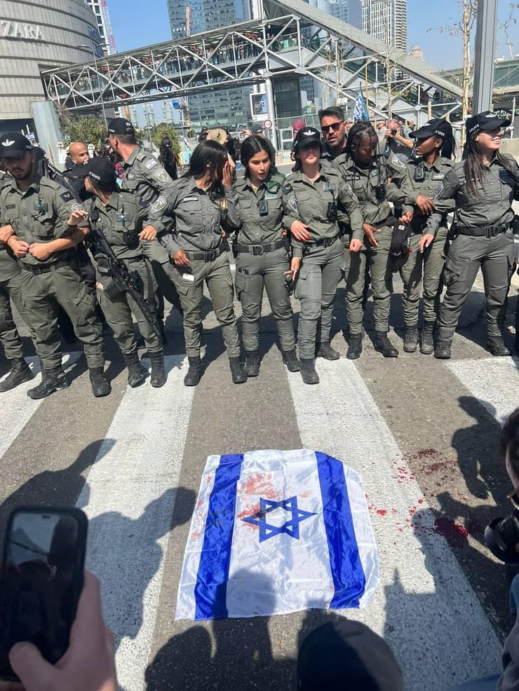 דגל ישראל מגואל בדם