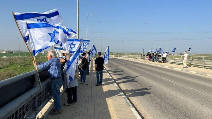 מחאה בגשר דבירה