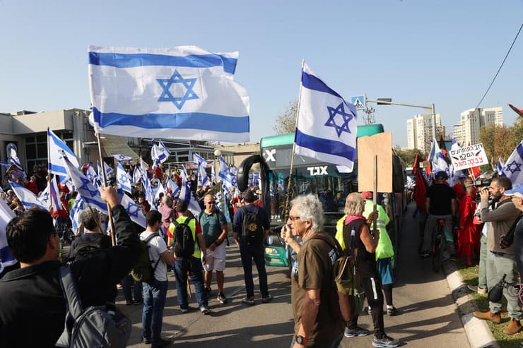 הפגנה ברחבת מוזיאון ארץ ישראל