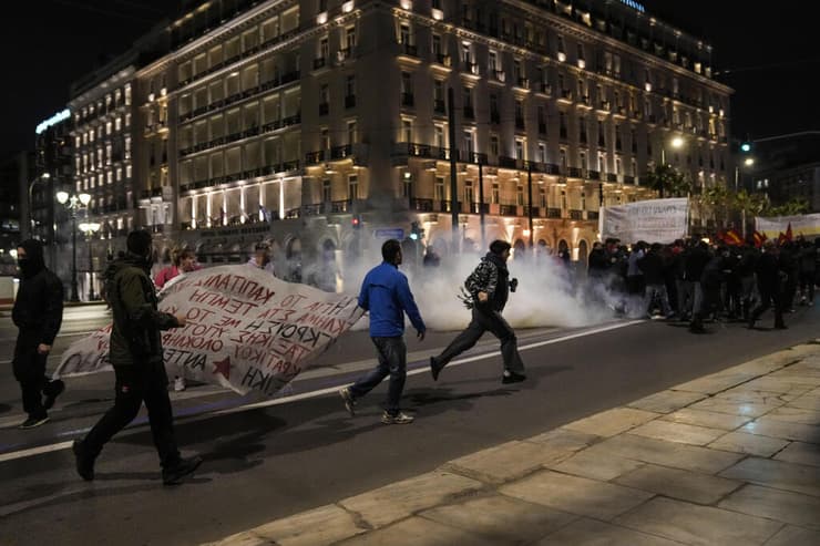 הפגנה ב אתונה אחרי תאונת ה רכבות ב יוון