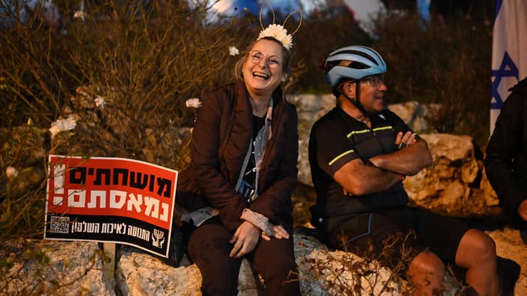 "מבצע חומה ומגדל" - טקס הנחת אבן הפינה למאחז הדמוקרטיה של תנועות המחאה בירושלים
