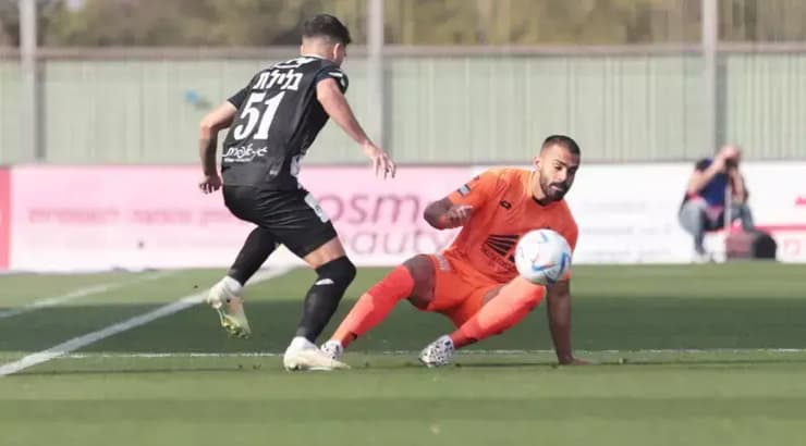 אליהו בלילתי עם הכדור