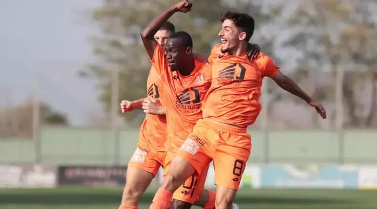 שחקני בני יהודה חוגגים