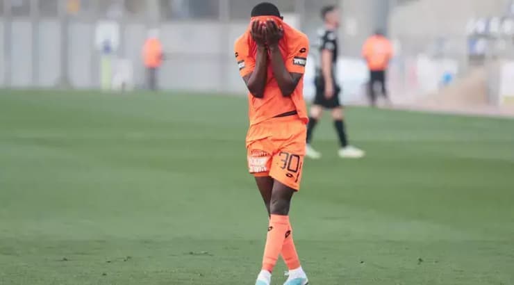 קלוד לואיס מאוכזב