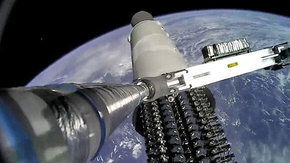 הדור הבא של לווייני התקשורת. לווייני סטארלינק נפלטים מהשלב השני של טיל פלקון 9, ביום שני השבוע