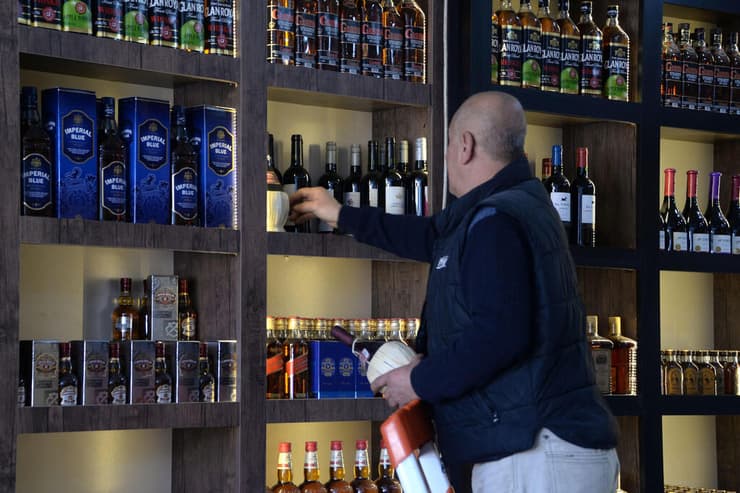 חנות אלכוהול ב מוסול עיראק ארכיון