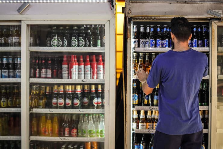 חנות אלכוהול ב בגדד עיראק ארכיון