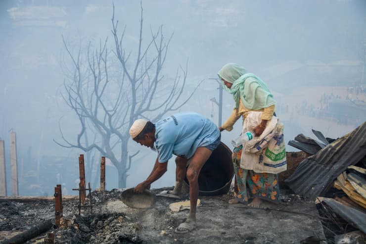 בנגלדש שריפה ב מחנה הפליטים הגדול בעולם