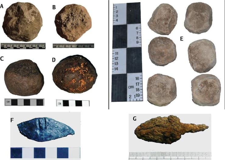 אבני בליסטרה שהתגלו במהלך החפירות בתל טימאי