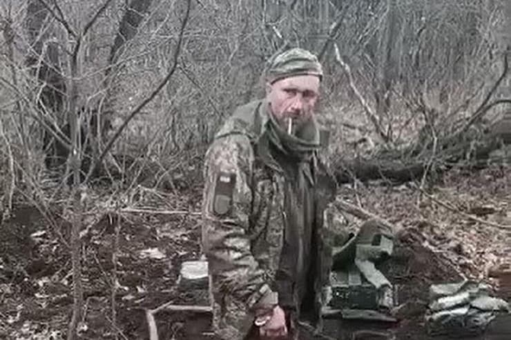 טימופיי שאדורה חיל אוקראיני שלדברי אוקראינה נפל ב שבי של רוסיה באזור בחמוט והוצא להורג תיעוד רגע לפני הוצאה להורג