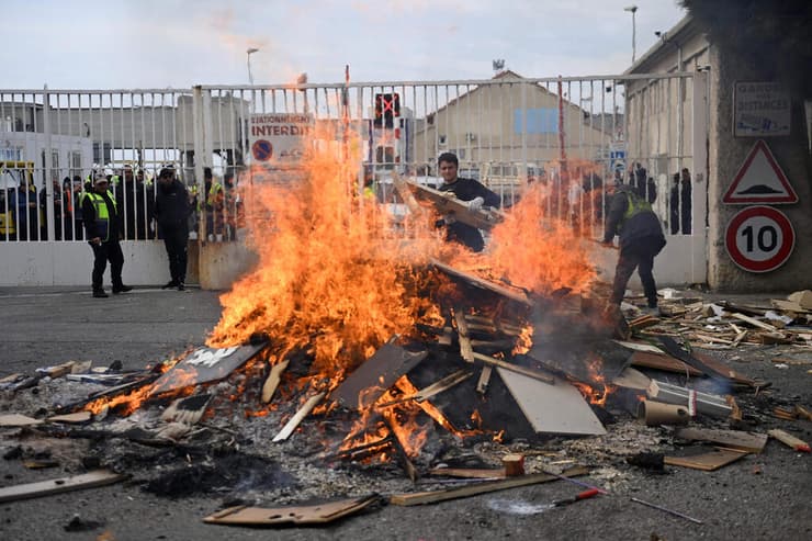 צרפת מחאה נגד רפורמה פנסיה של עמנואל מקרון מארסיי