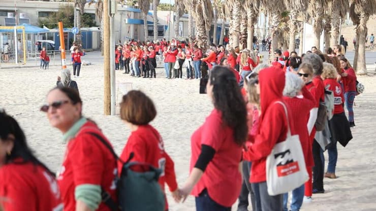 שרשרת נשים במחאה על המהפכה המשפטית, חוף גורדון