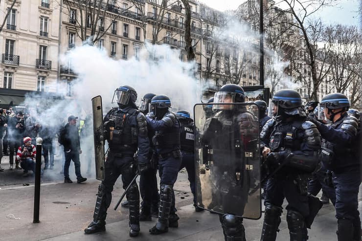 צרפת מחאה נגד רפורמה פנסיה של עמנואל מקרון פריז