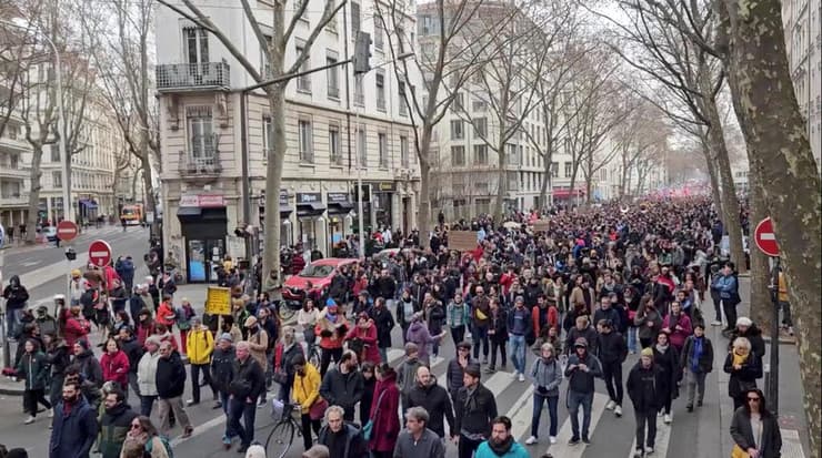 צרפת מחאה נגד רפורמה פנסיה של עמנואל מקרון ליון