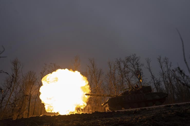 צבא אוקראינה יורה ב אזור בחמוט