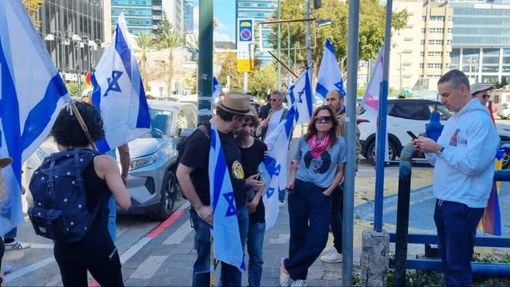 על רקע ההפגנות מחכים לשמחה רוטמן בלשכת עורכי הדין בתל אביב