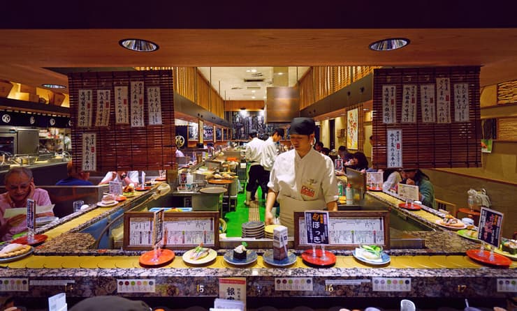 יפן מסעדת סושי סרט נע פרשת טרור הסושי תמונת ארכיון
