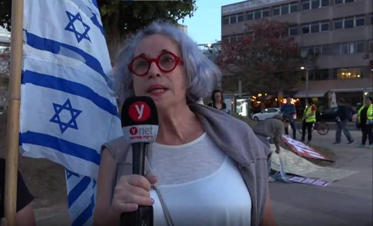 חווה שומר, מוחה נגד המהפכה המשפטית בתל אביב