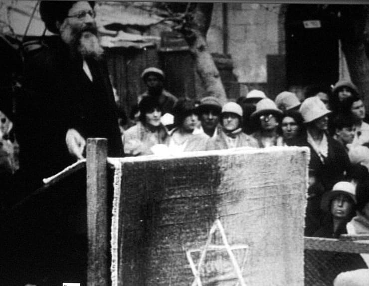 הרב קוק נואם בעצרת בירושלים בשנות ה-20