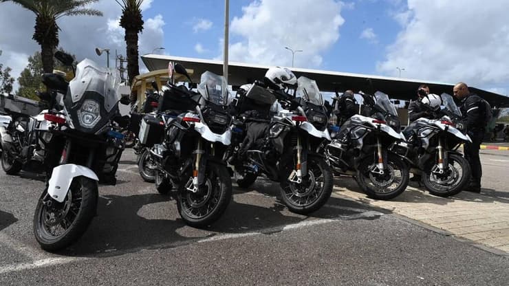 סיירת האופנועים הארצית ממתינה למפגינים בנתב''ג