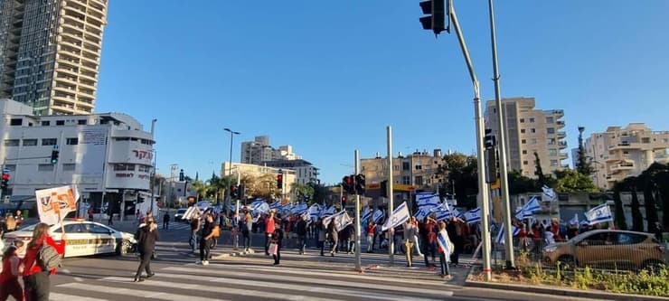 הפגנה נגד המהפכה המשפטית, צומת עלית, רמת גן