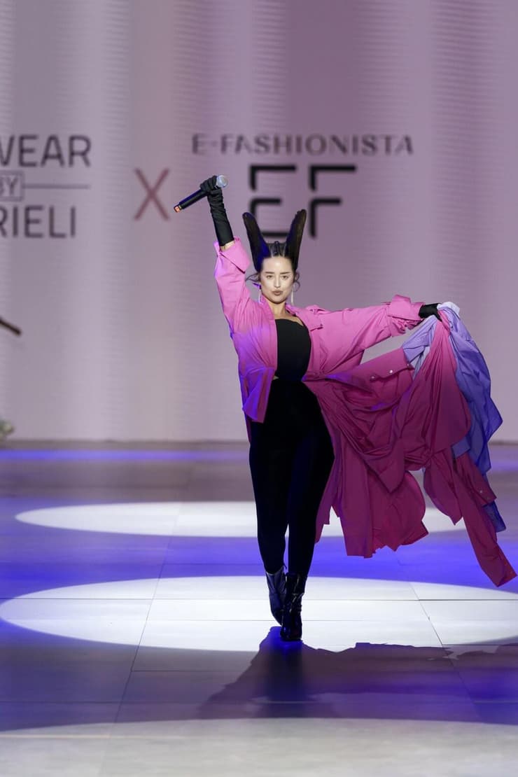 נונו מופיעה בתצוגה של Rewear by Azrieli X E-Fashionista בשבוע האופנה קורנית תל אביב 2023