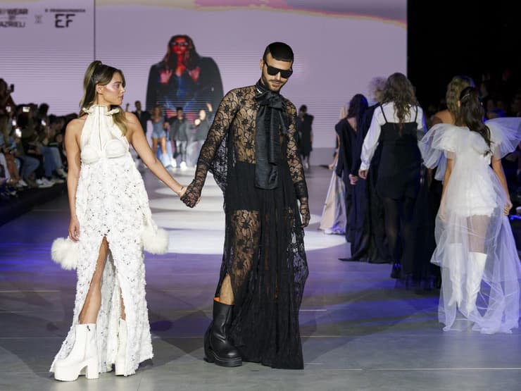 דנית גרינברג ואביחי דיי בתצוגה של Rewear by Azrieli X E-Fashionista בשבוע האופנה קורנית תל אביב 2023