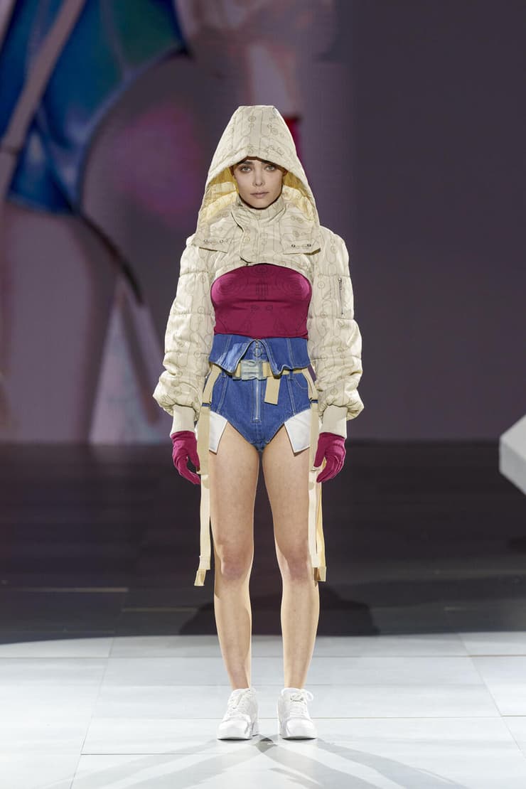 התצוגה של פלסבו בעיצוב רועי דרהי בשבוע האופנה קורנית תל אביב 2023