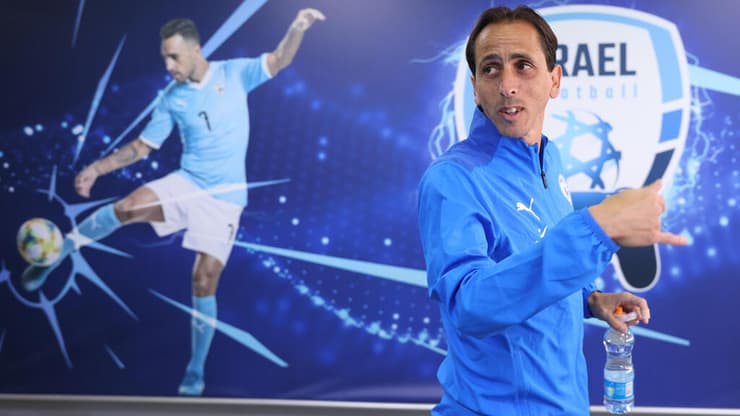 יגיע למתחם וולפסון? בניון (צילום: עוז מועלם) יוסי בניון מסיבת עיתונאים נבחרת