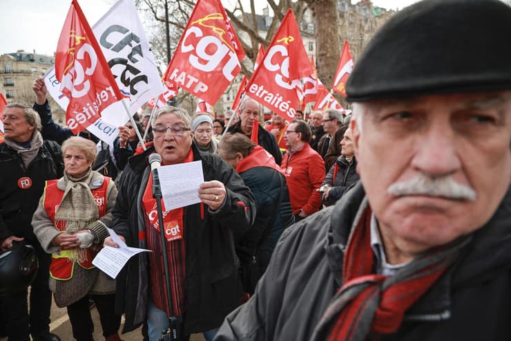 צרפת פריז מפגינים נגד רפורמה פנסיה