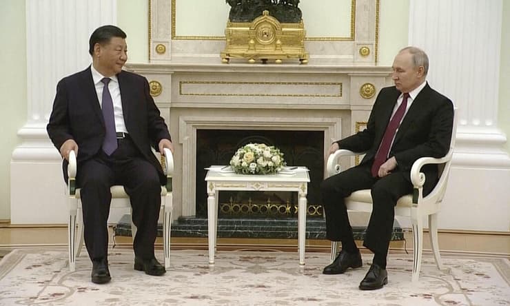 נשיא רוסיה ולדימיר פוטין נפגש עם נשיא סין שי ג'ינפינג ב קרמלין