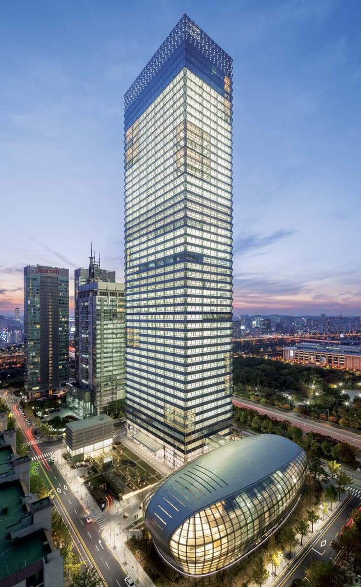 בניין תעשיות הפדרציה הקוריאנית. הראשון לקבל את הציון הגבוה ביותר במדד ביצועי האנרגיה של קוריאה