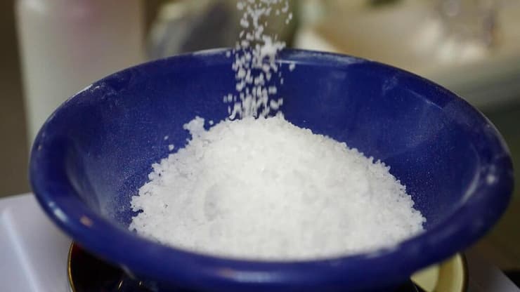 ליה ברו, אמנית שיוצרת מוצרים יומיומיים ממלח בישול