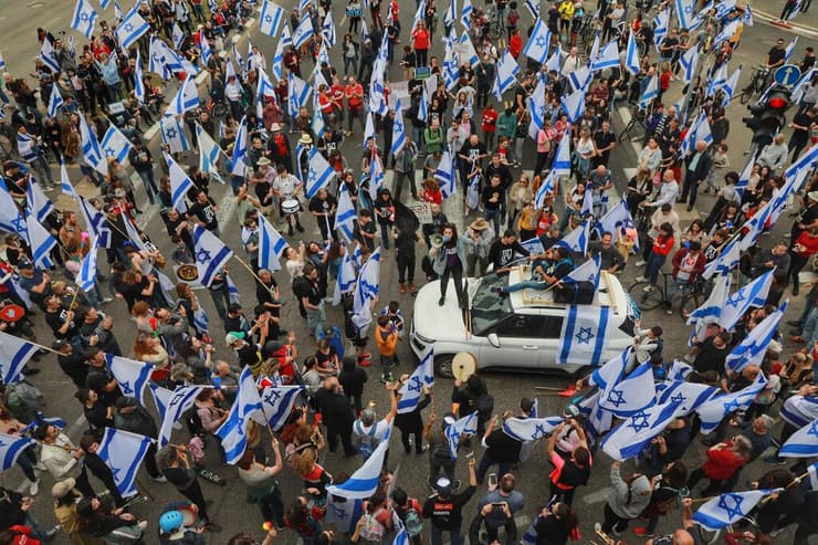יום השיתוק - הפגנה בגשר רוקח, תל אביב