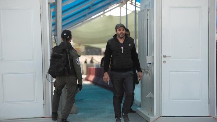 חייל צה"ל מאפשרים כניסה לפלסטינים בצום הרמדאן