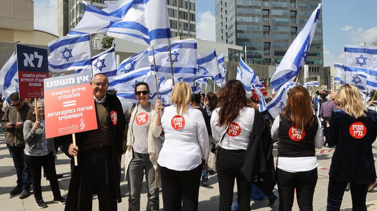 הפגנה של עורכי דין מול בית המשפט המחוזי בתל אביב