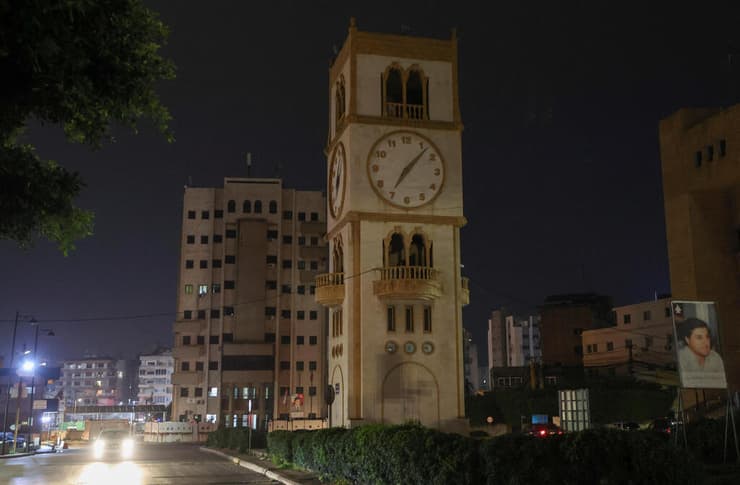 מגדל שעון בעיר ג'דיידה ב לבנון על רקע מאבק על מעבר לשעון קיץ