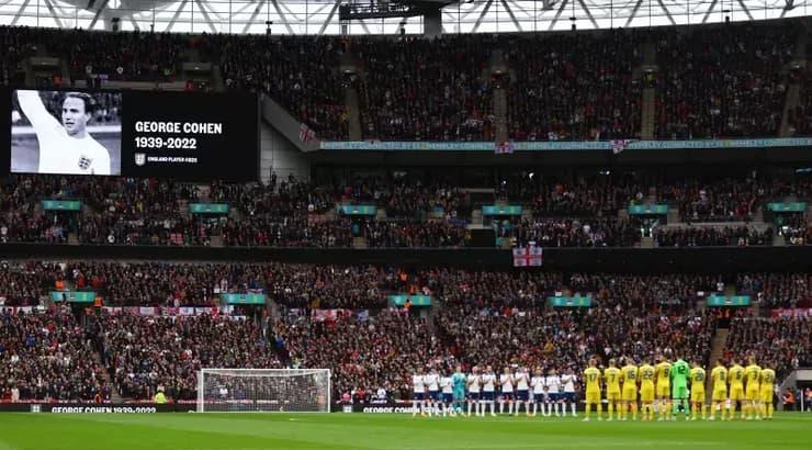 שחקני אנגליה ואוקראינה בפתיחה