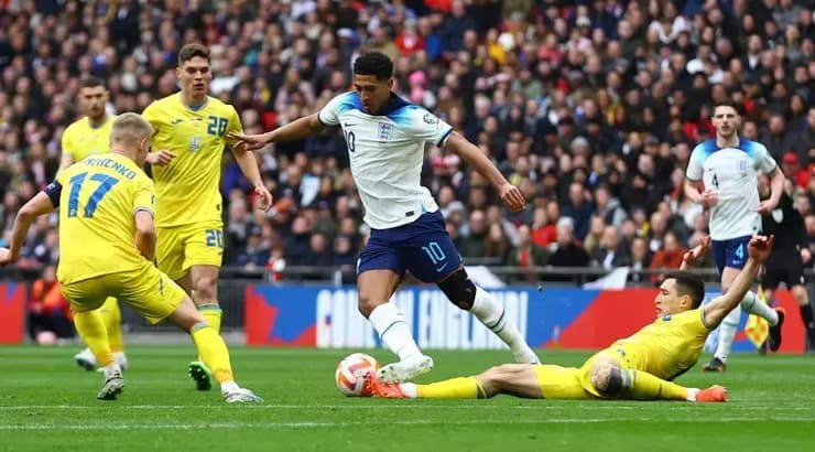 ג'וד בלינגהאם שומר על הכדור