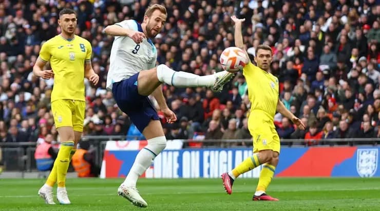 הארי קיין מנסה להקפיץ