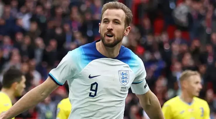 הארי קיין חוגג