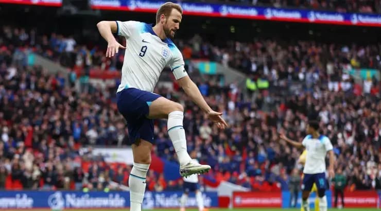 הארי קיין חוגג