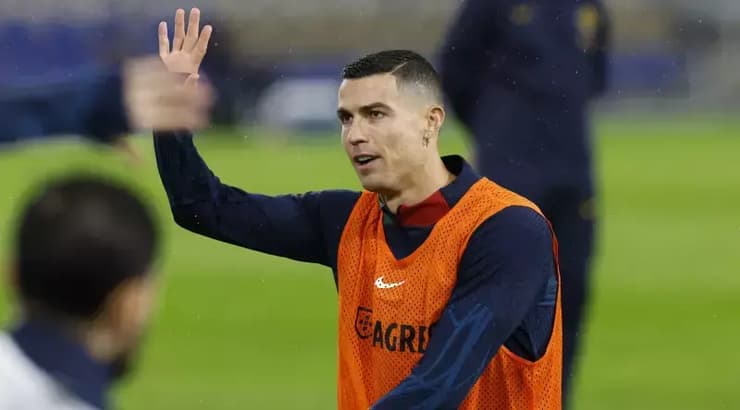 כריסטיאנו רונאלדו מתחמם (רויטרס) כריסטיאנו רונאלדו מתחמם